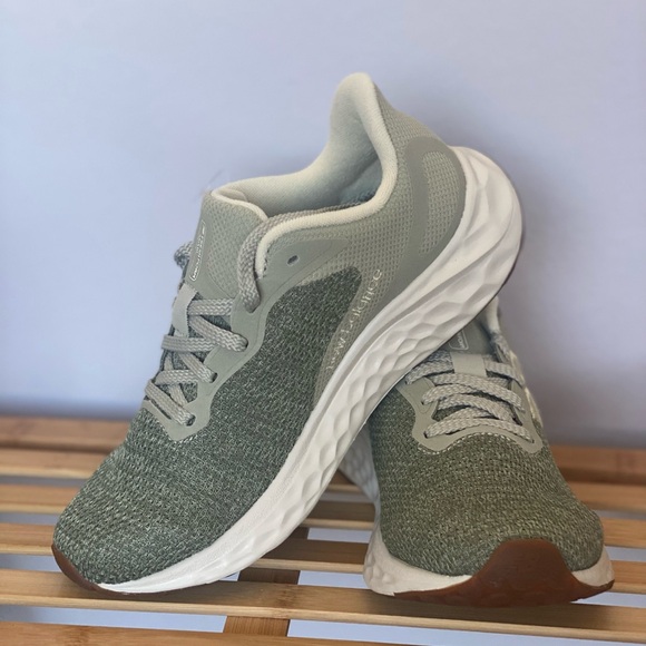 NEW with Tags! New Balance Running Fresh Foam Arishi v4's in Green, Size 8 Wide! - Picture 1 of 11